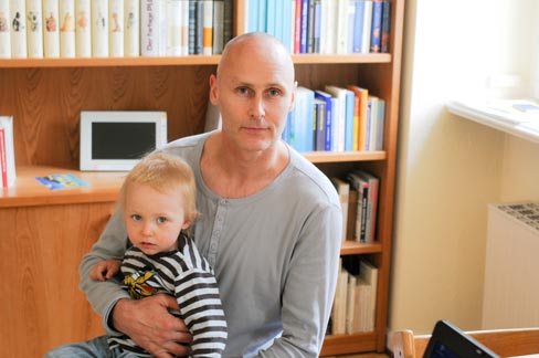 L'auteur Thorsten Schoo avec son fils Noah.